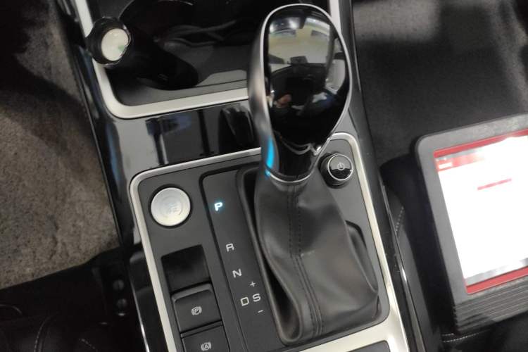 Used BYD Qin 2019 1.5L Automatic Luxury Model Gear Lever