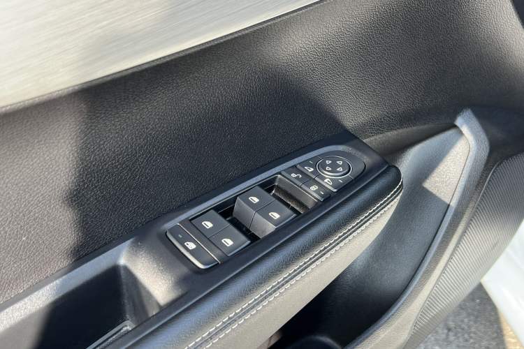 Used BYD Qin 2019 1.5L Automatic Luxury Model Interior 2