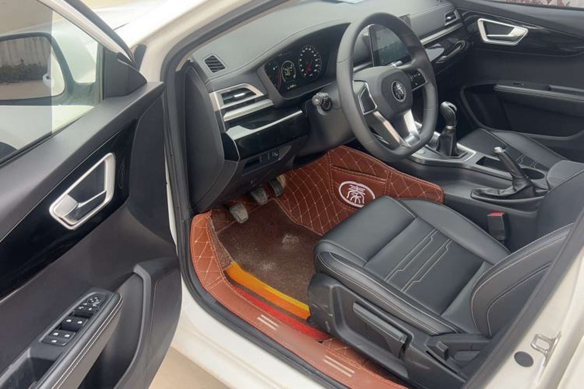 Used BYD Qin 2019 1.5L Manual Luxury Version Interior 4