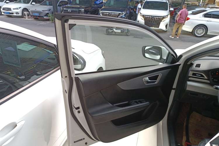 Used BYD Qin 2019 1.5L Automatic Luxury Model Interior 7