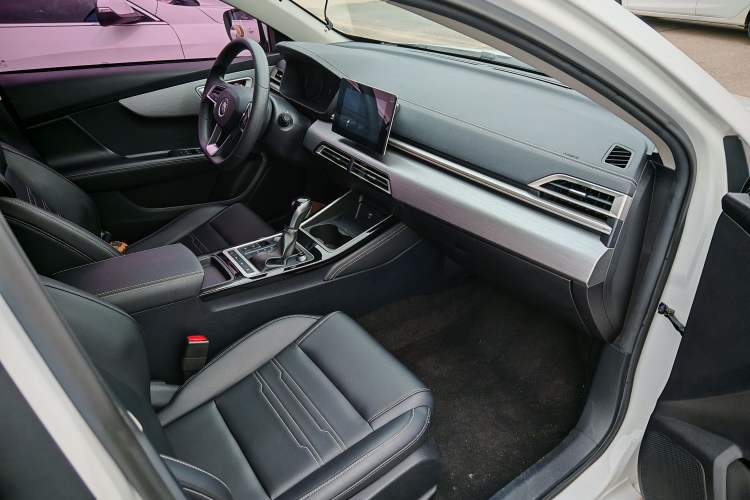 Used BYD Qin 2019 1.5L Automatic Luxury Model Interior 7