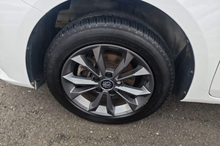 Used BYD Qin 2019 1.5L Automatic Luxury Model Left Front Wheel Hub