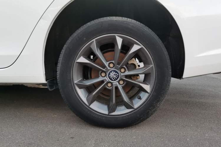 Used BYD Qin 2019 1.5L Manual Luxury Version Left Rear Wheel Hub