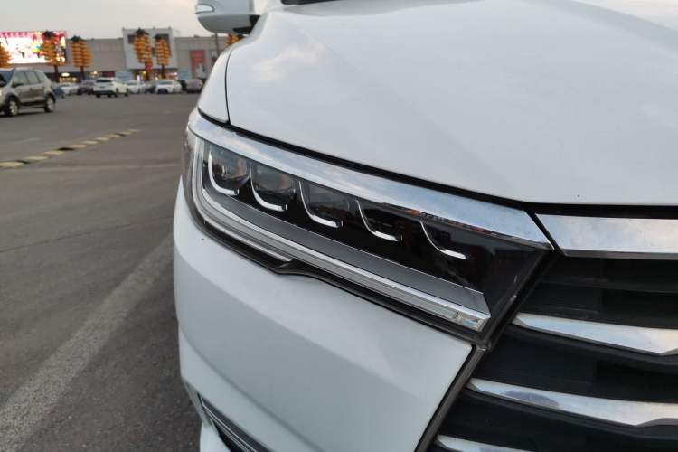 Used BYD Qin 2019 1.5L Manual Luxury Version Right Front Headlight