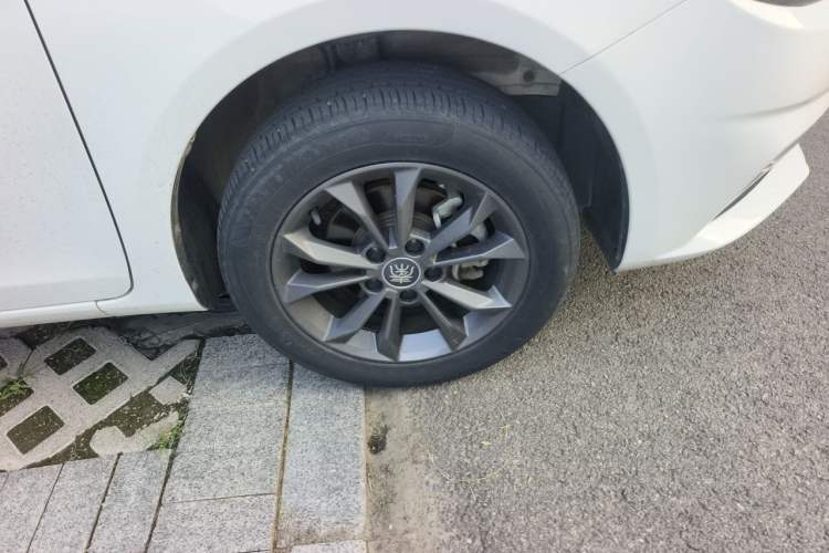 Used BYD Qin 2019 1.5L Automatic Luxury Model Right Front Wheel Hub