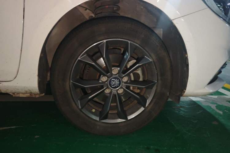 Used BYD Qin 2019 1.5L Manual Comfort Version Right Front Wheel Hub