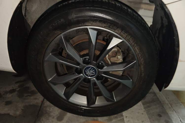 Used BYD Qin 2019 1.5L Automatic Prestige Model Right Front Wheel Hub