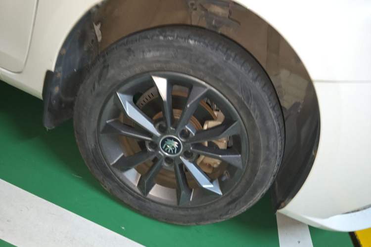 Used BYD Qin 2019 1.5L Automatic Prestige Model Right Front Wheel Hub