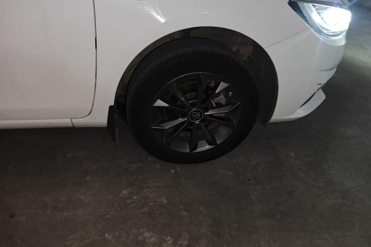 Used BYD Qin 2019 1.5L Automatic Prestige Model Right Front Wheel Hub