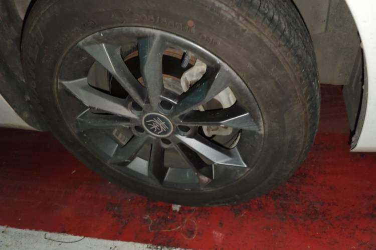 Used BYD Qin 2019 1.5L Automatic Luxury Model Right Front Wheel Hub