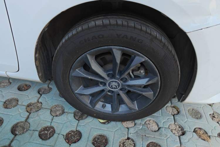 Used BYD Qin 2019 1.5L Automatic Luxury Model Right Front Wheel Hub