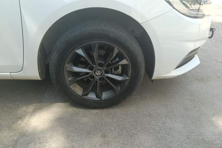 Used BYD Qin 2019 1.5L Automatic Prestige Model Right Front Wheel Hub