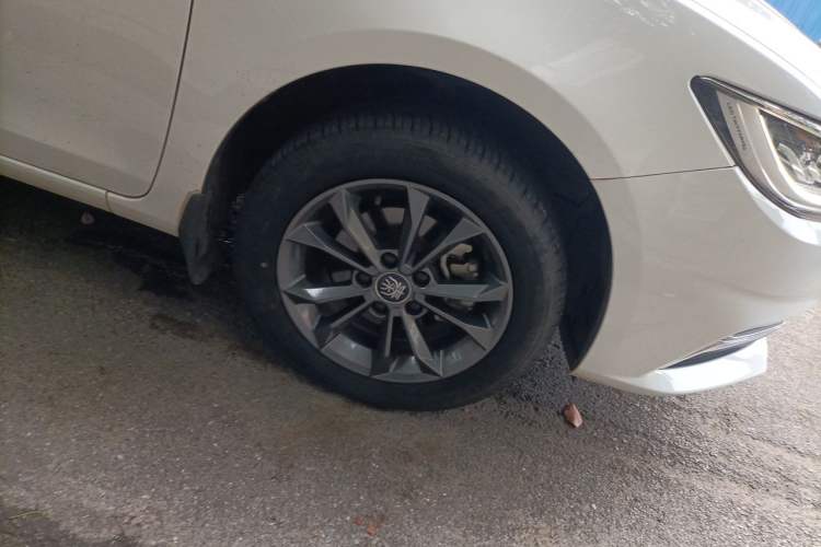 Used BYD Qin 2019 1.5L Automatic Luxury Model Right Front Wheel Hub