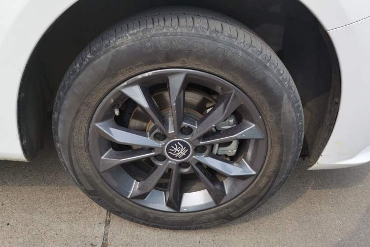 Used BYD Qin 2019 1.5L Automatic Luxury Model Right Front Wheel Hub