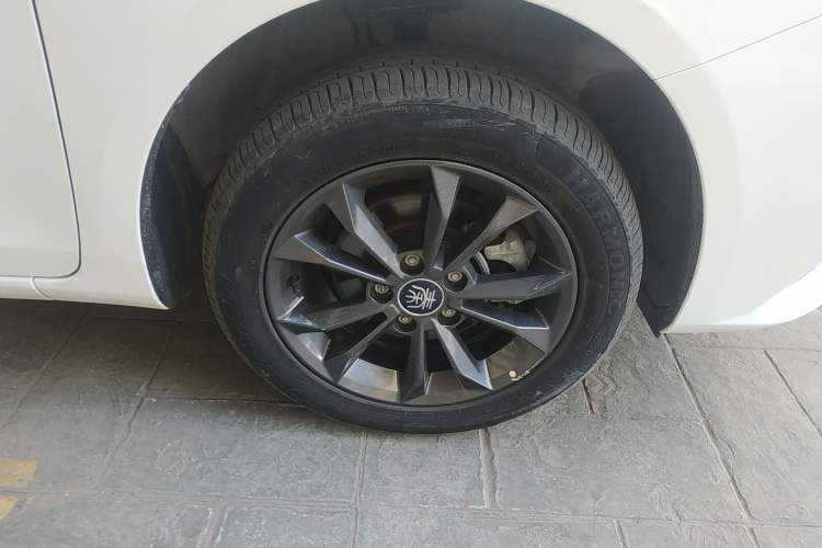 Used BYD Qin 2019 1.5L Automatic Prestige Model Right Front Wheel Hub