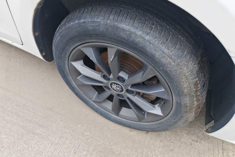 Used BYD Qin 2019 1.5L Automatic Luxury Model Right Front Wheel Hub