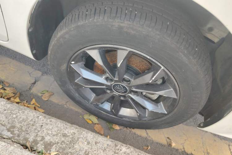 Used BYD Qin 2019 1.5L Automatic Prestige Model Right Front Wheel Hub
