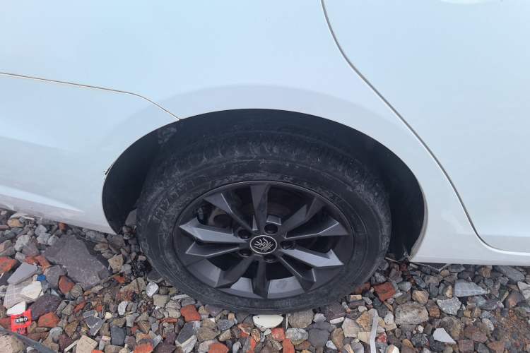 Used BYD Qin 2019 1.5L Manual Luxury Version Right Rear Wheel Hub