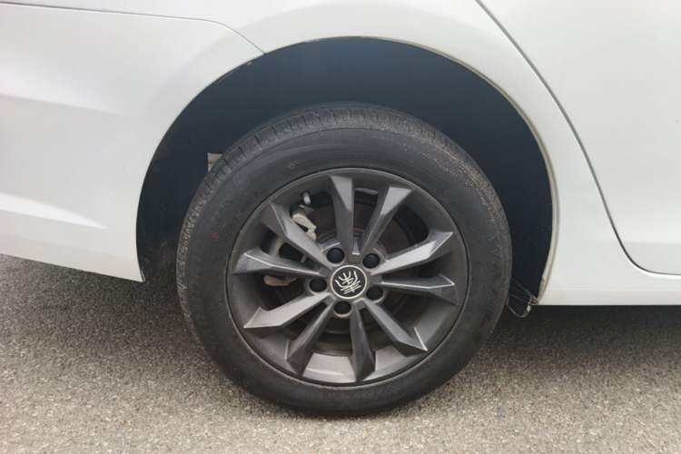 Used BYD Qin 2019 1.5L Automatic Luxury Model Right Rear Wheel Hub