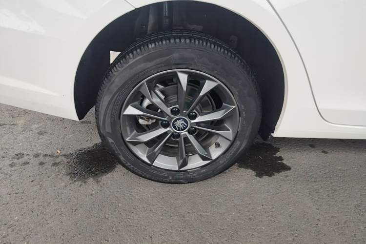 Used BYD Qin 2019 1.5L Automatic Luxury Model Right Rear Wheel Hub