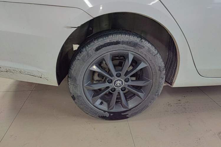 Used BYD Qin 2019 1.5L Automatic Luxury Model Right Rear Wheel Hub