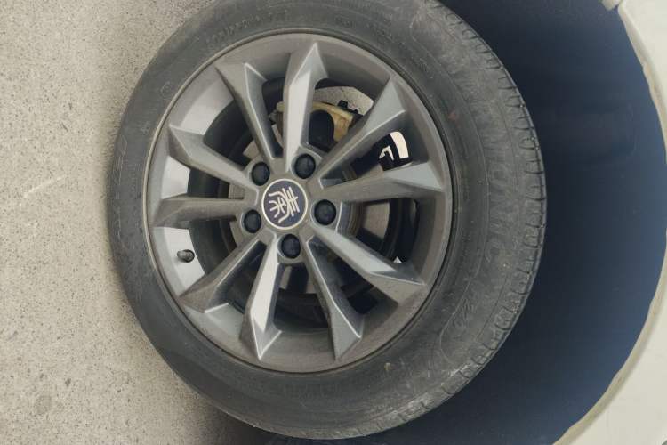 Used BYD Qin 2019 1.5L Manual Comfort Version Right Rear Wheel Hub