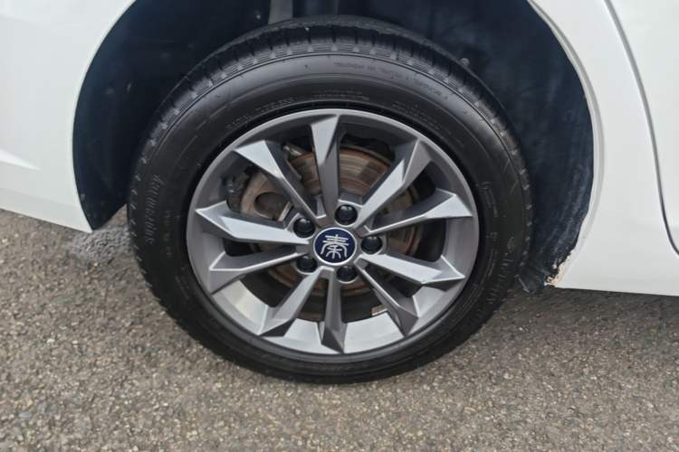 Used BYD Qin 2019 1.5L Automatic Luxury Model Right Rear Wheel Hub