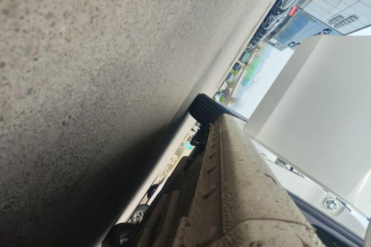 Used BYD Qin 2019 1.5L Manual Comfort Version Right Side Sill