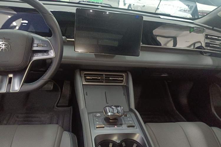 Used BYD Qin L 2024 DM-i 120KM Beyond Model Audio And AC Panel