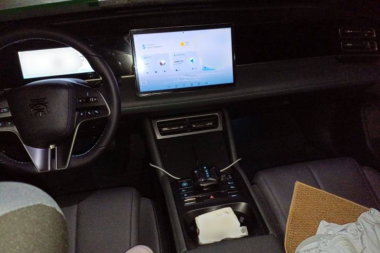 Used BYD Qin L 2024 DM-i 80KM Beyond Model Center Console
