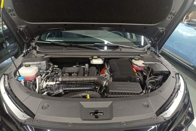 Used BYD Qin L 2024 DM-i 120KM Beyond Model Engine Bay