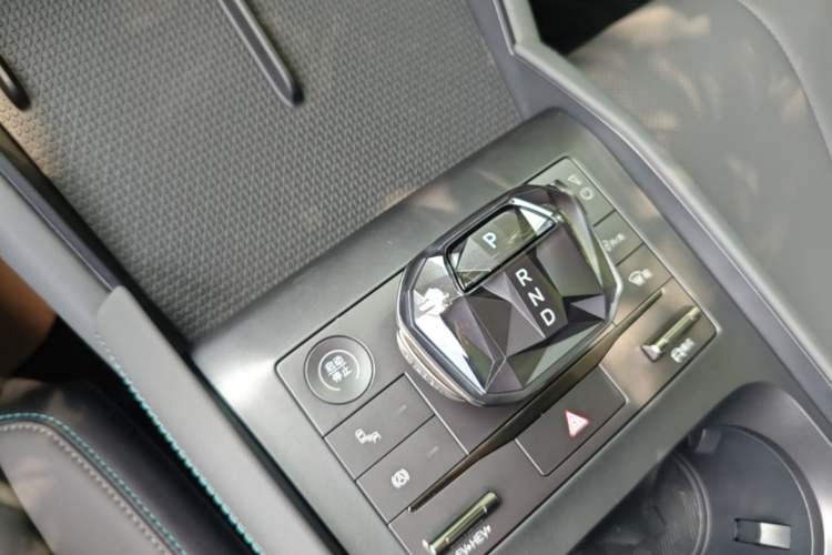 Used BYD Qin L 2024 DM-i 120KM Beyond Model Gear Lever