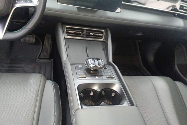 Used BYD Qin L 2024 DM-i 120KM Beyond Model Gear Lever