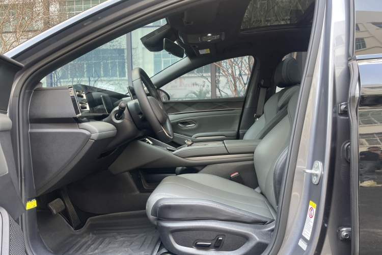 Used BYD Qin L 2024 DM-i 120KM Beyond Model Interior 1
