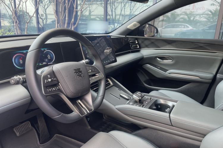 Used BYD Qin L 2024 DM-i 120KM Beyond Model Interior 4