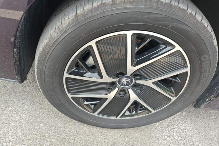 Used BYD Qin L 2024 DM-i 120KM Beyond Model Left Front Wheel Hub