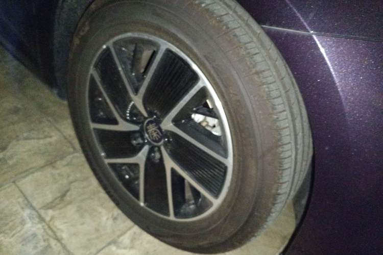Used BYD Qin L 2024 DM-i 80KM Beyond Model Right Front Wheel Hub