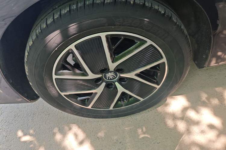 Used BYD Qin L 2024 DM-i 120KM Beyond Model Right Rear Wheel Hub