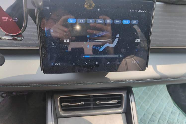 Used BYD Qin L 2024 DM-i 80KM Leading Model Audio And AC Panel