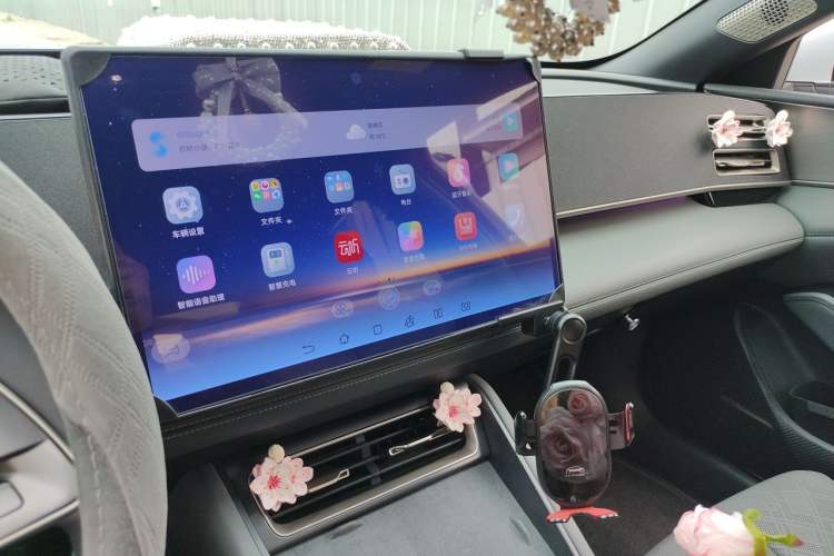 Used BYD Qin L 2024 DM-i 120KM Excellence Model Audio And AC Panel
