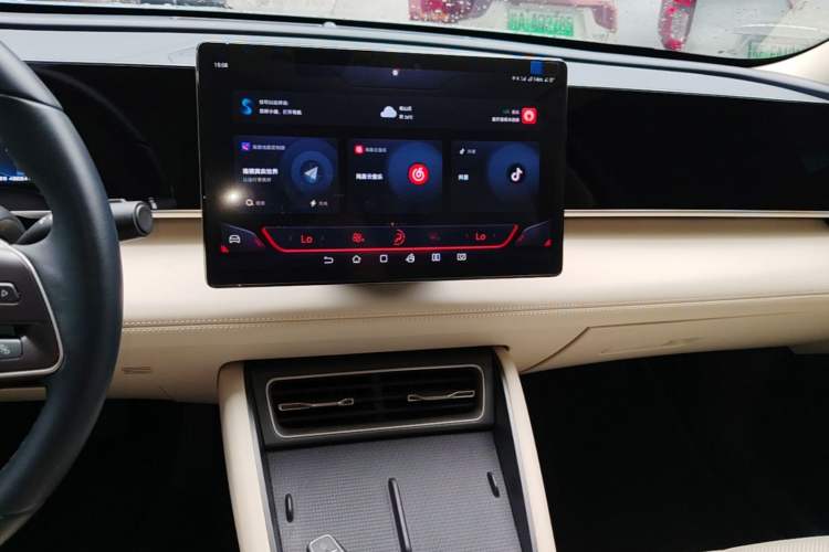 Used BYD Qin L 2024 DM-i 80KM Beyond Model Audio And AC Panel