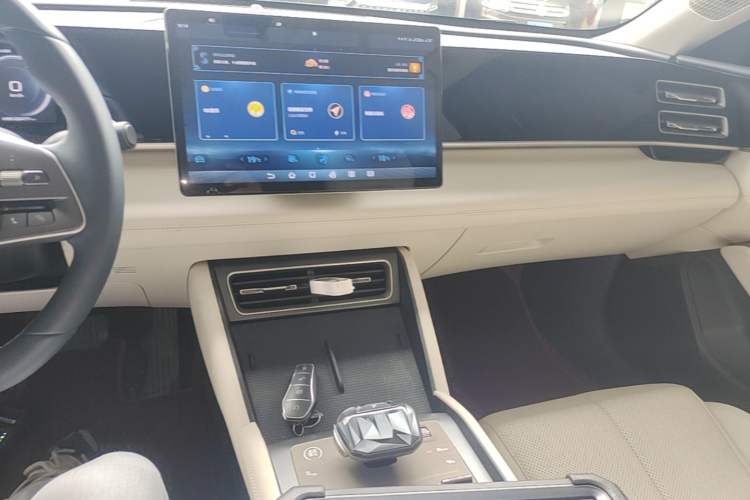 Used BYD Qin L 2024 DM-i 80KM Beyond Model Audio And AC Panel