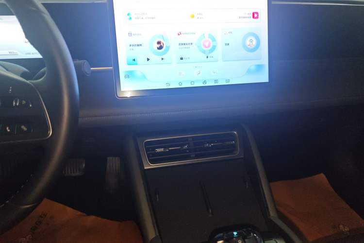 Used BYD Qin L 2024 DM-i 80KM Beyond Model Audio And AC Panel