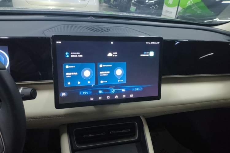 Used BYD Qin L 2024 DM-i 80KM Beyond Model Audio And AC Panel