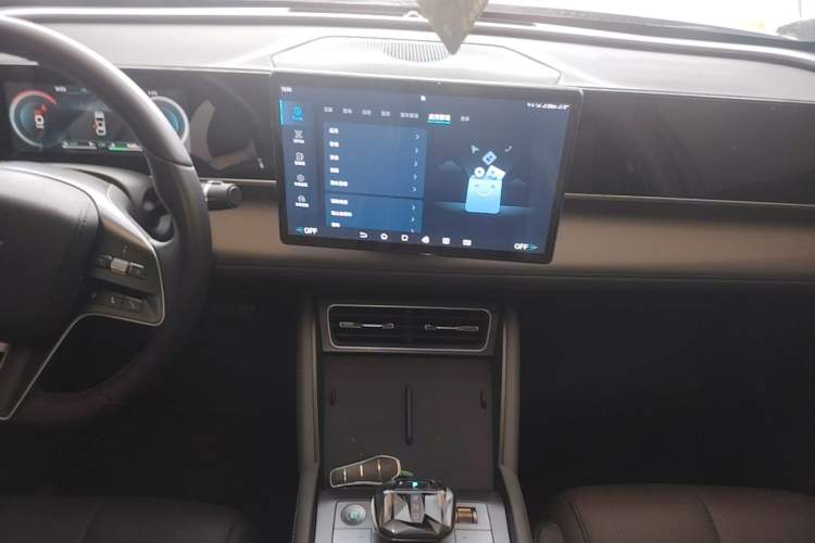 Used BYD Qin L 2024 DM-i 80KM Beyond Model Audio And AC Panel