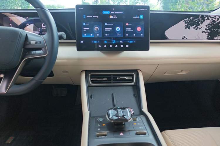 Used BYD Qin L 2024 DM-i 120KM Beyond Model Audio And AC Panel