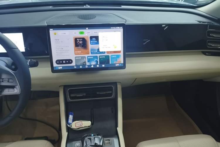 Used BYD Qin L 2024 DM-i 80KM Beyond Model Audio And AC Panel