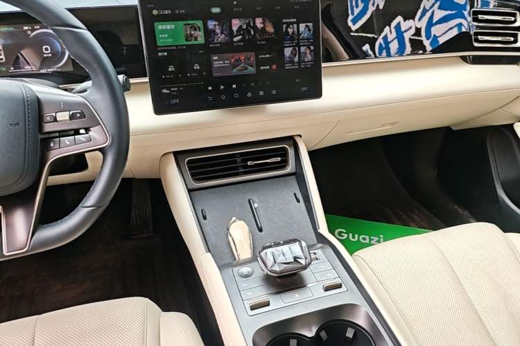 Used BYD Qin L 2024 DM-i 120KM Leading Model Audio And AC Panel
