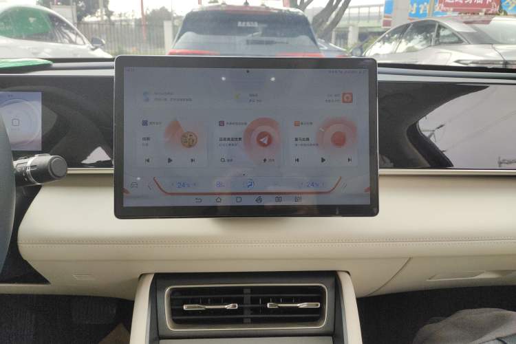Used BYD Qin L 2024 DM-i 120KM Beyond Model Audio And AC Panel