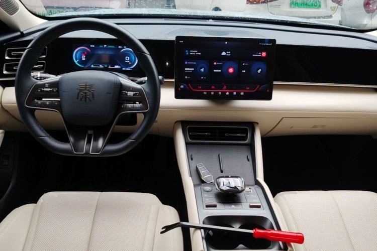 Used BYD Qin L 2024 DM-i 80KM Beyond Model Center Console